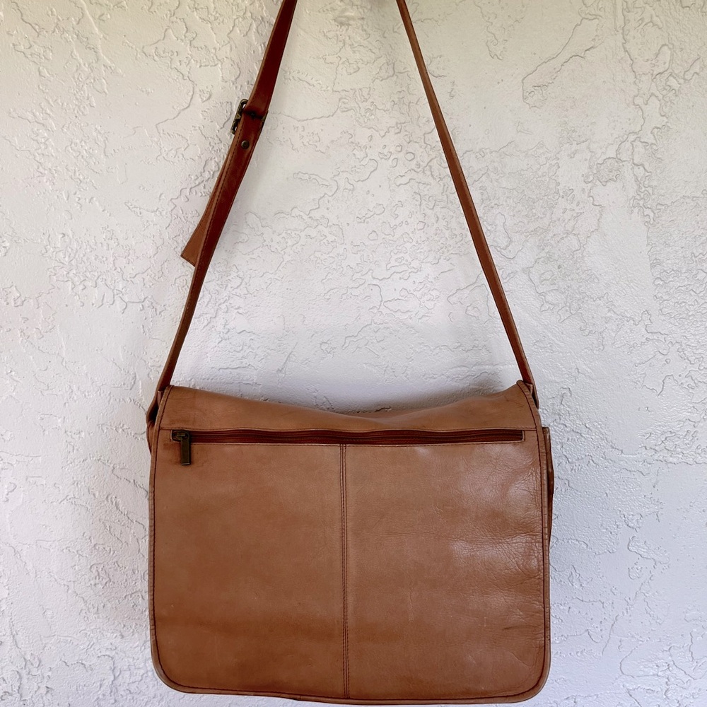 Wilson's Leather Messenger Bag 12” Flap Brown Tan Distressed Laptop Crossbody